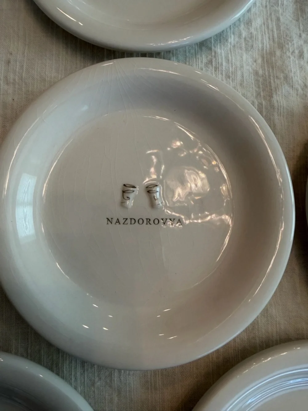 Williams Sonoma Cheers 6 White Ceramic cheers desert 6” plates